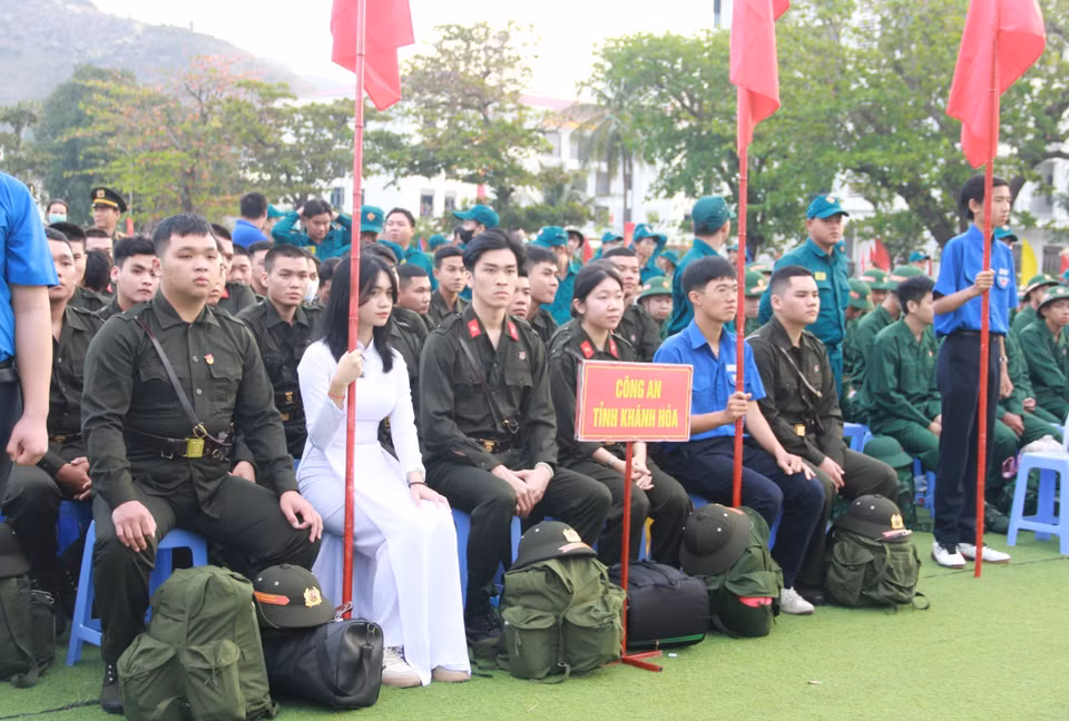 Tân binh thực hiện nghĩa vụ quân sự tại Công an tỉnh Khánh Hòa. (Ảnh: Phan Sáu/TTXVN)