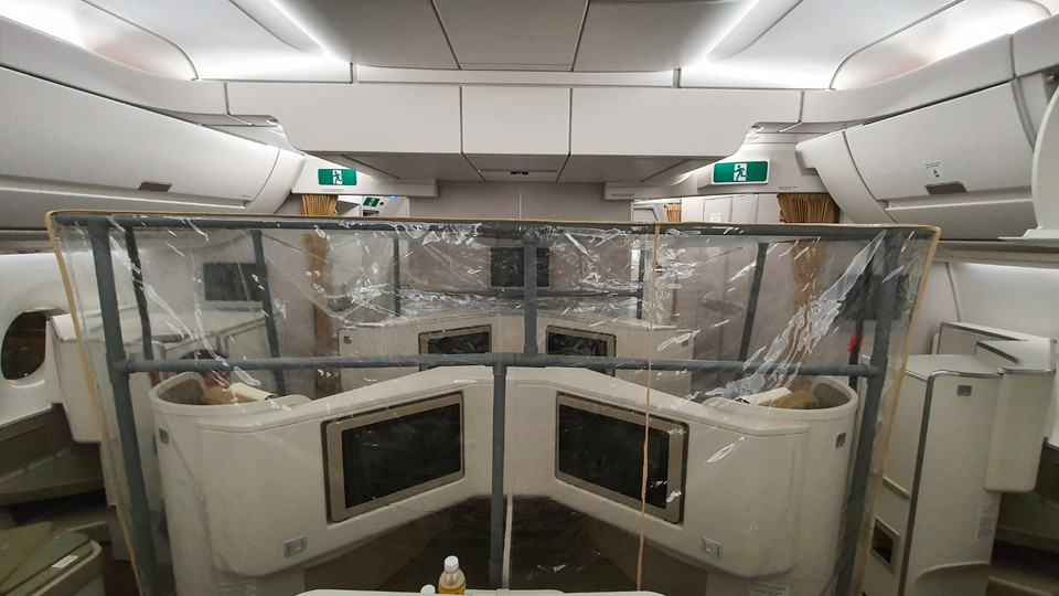 Sẽ có 1-2 buồng áp lực dương sẽ được lắp đặt trên máy bay để tổ bay và các y bác sỹ ăn uống. (Ảnh: PV/Vietnam+)