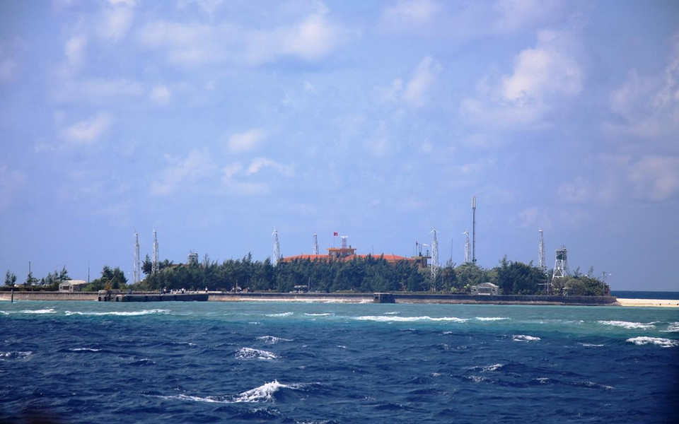 Khác với những tưởng tượng ban đầu là quần đảo chỉ có san hô, cát sỏi, nắng và gió, Trường Sa bây giờ hiên ngang, bề thế giữa trùng khơi. (Ảnh: Hùng Võ/Vietnam+)