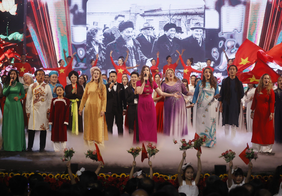 Chương trình nghệ thuật chào mừng ngày Quốc khánh 2/9. (Ảnh: Thống Nhất/TTXVN)
