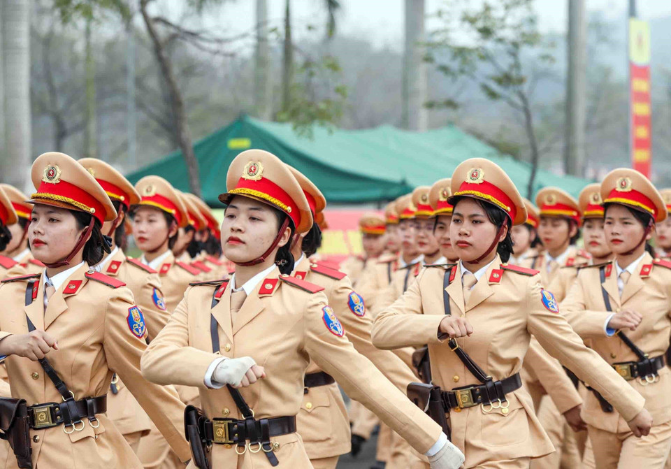 Khối Cảnh sát Giao thông sẽ do các cán bộ, chiến sỹ nữ đảm nhiệm. (Ảnh: Phạm Kiên/TTXVN)