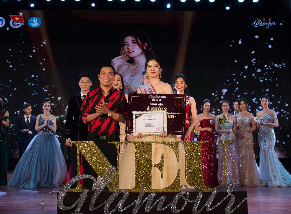 Thí sinh Lâm Khánh Chi nhận danh hiệu Á khôi 2. (Ảnh: PV/Vietnam+)