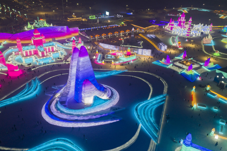 Thế giới băng tuyết Cáp Nhĩ Tân ở tỉnh Hắc Long Giang, Đông Bắc Trung Quốc mở cửa đón khách du lịch ngày 23/12/2019. (Ảnh: THX/TTXVN)