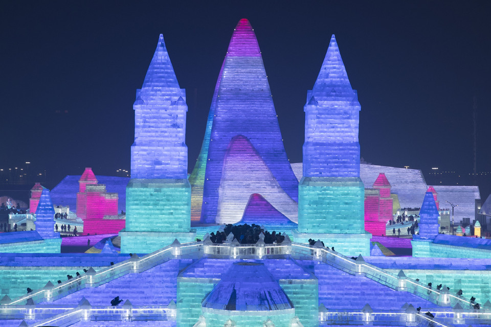 Thế giới băng tuyết Cáp Nhĩ Tân ở tỉnh Hắc Long Giang, Đông Bắc Trung Quốc mở cửa đón khách du lịch ngày 23/12/2019. (Ảnh: THX/TTXVN)