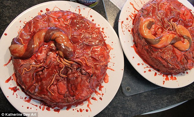 Rùng mình khi nhìn chiếc bánh có hình dáng này. (Nguồn: telegraph)