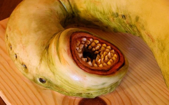 Chiếc bánh này chả khác gì một con vật kỳ dị. (Nguồn: telegraph)