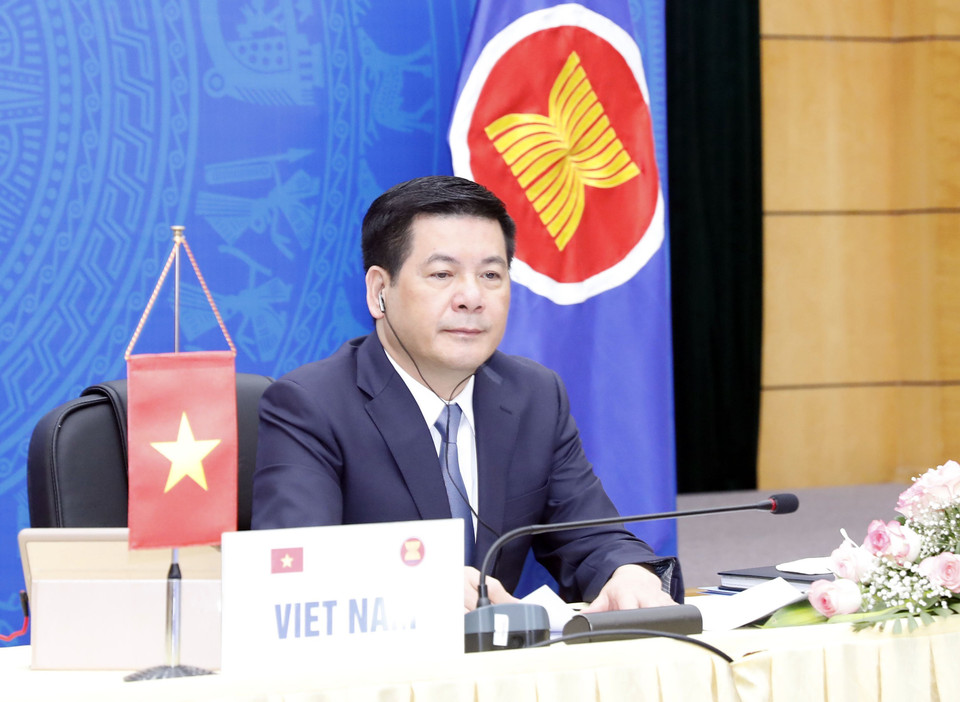 Bộ trưởng Nguyễn Hồng Diên tham dự phát biểu tại điểm cầu Hà Nội. (Ảnh: Trần Việt/TTXVN)