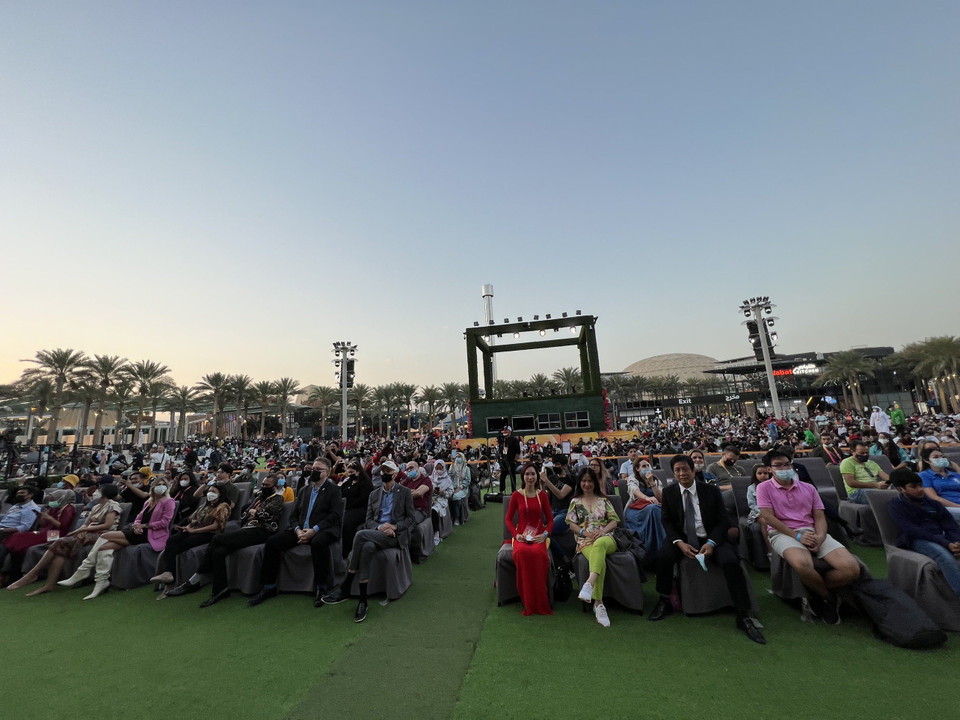 Rất đông khán giả đã tới thưởng thức chương trình nghệ thuật.