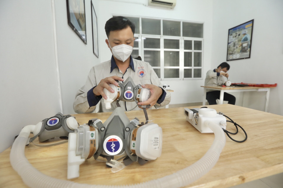 Mỗi loại có 2 hình dáng khác nhau, sử dụng cho từng mục dích chuyên biệt. (Ảnh: Minh Quyết/TTXVN)