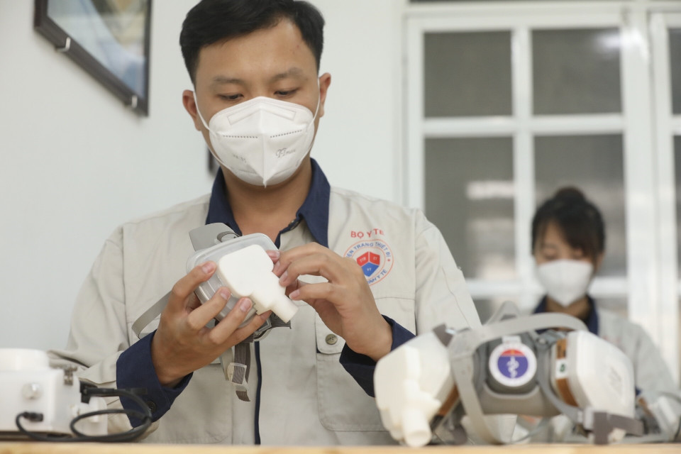 Mỗi loại có 2 hình dáng khác nhau, sử dụng cho từng mục dích chuyên biệt. (Ảnh: Minh Quyết/TTXVN)