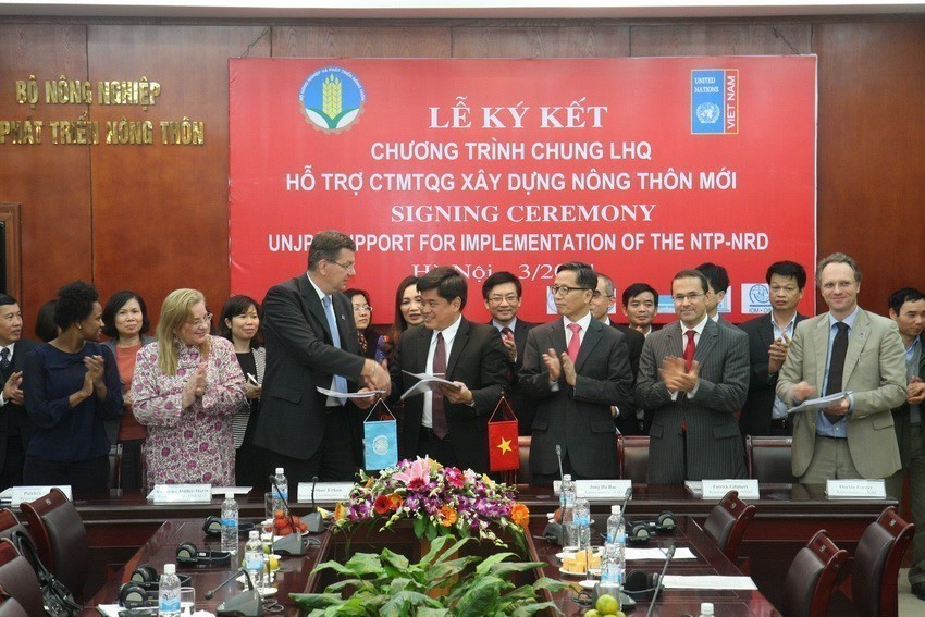 Lễ ký kết Chương trình chung của Liên hợp quốc hỗ trợ không hoàn lại cho Việt Nam để thực hiện Chương trình Mục tiêu quốc gia xây dựng Nông thôn mới giai đoạn 2014-2016 (ngày 7/3/2014). (Ảnh: Đình Huệ/TTXVN)