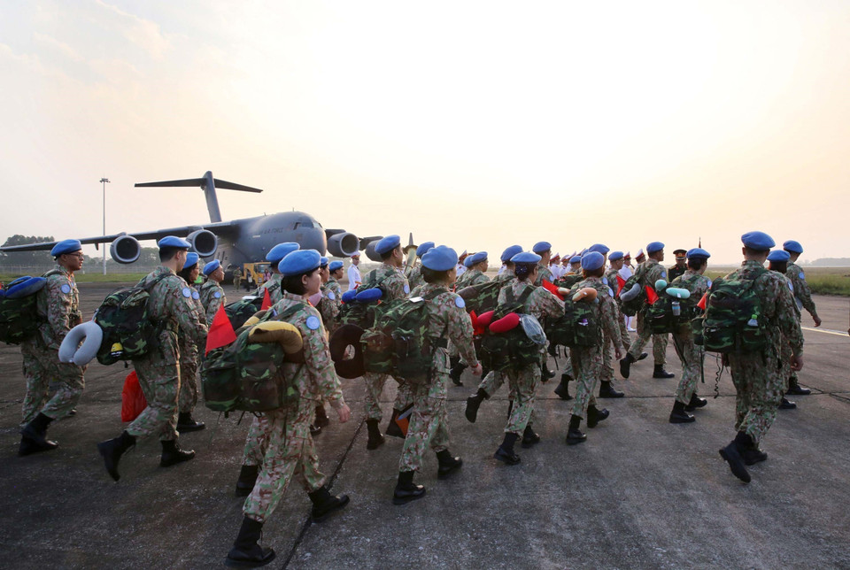 Cán bộ, nhân viên Bệnh viện dã chiến cấp 2 số 2 lên đường sang Phái bộ Nam Sudan. (Ảnh: Dương Giang/TTXVN)