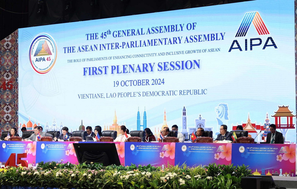 Chủ tịch Quốc hội Trần Thanh Mẫn và các trưởng đoàn tại Phiên toàn thể thứ nhất Đại hội đồng AIPA-45. (Ảnh: Thống Nhất/TTXVN)