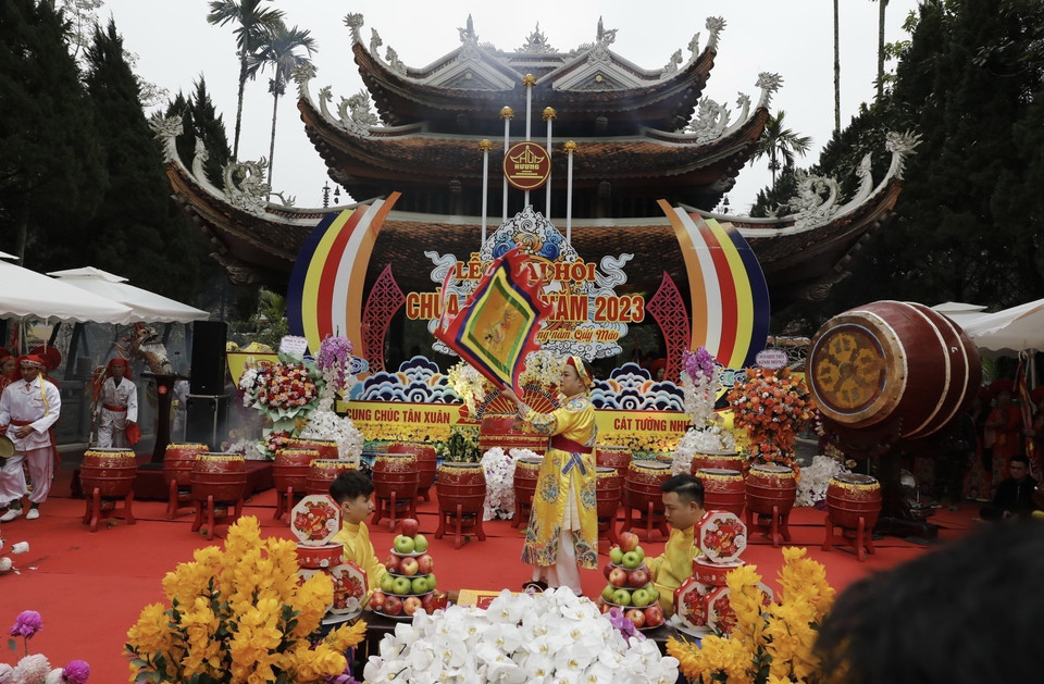 Biểu diễn văn nghệ tại lễ khai mạc. (Ảnh: Trần Việt/TTXVN)