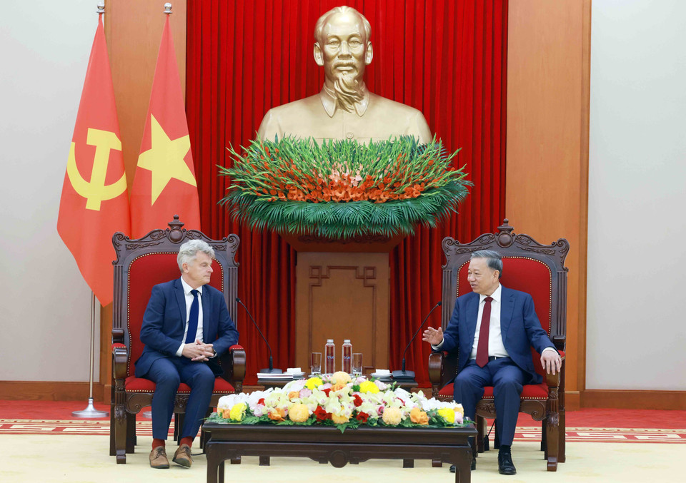 Tổng Bí thư Tô Lâm tiếp Bí thư toàn quốc Đảng Cộng sản Pháp Fabien Roussel. (Ảnh: Thống Nhất/TTXVN)
