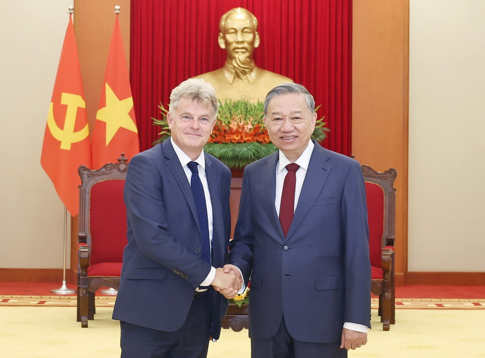 Tổng Bí thư Tô Lâm tiếp Bí thư toàn quốc Đảng Cộng sản Pháp Fabien Roussel. (Ảnh: Thống Nhất/TTXVN)