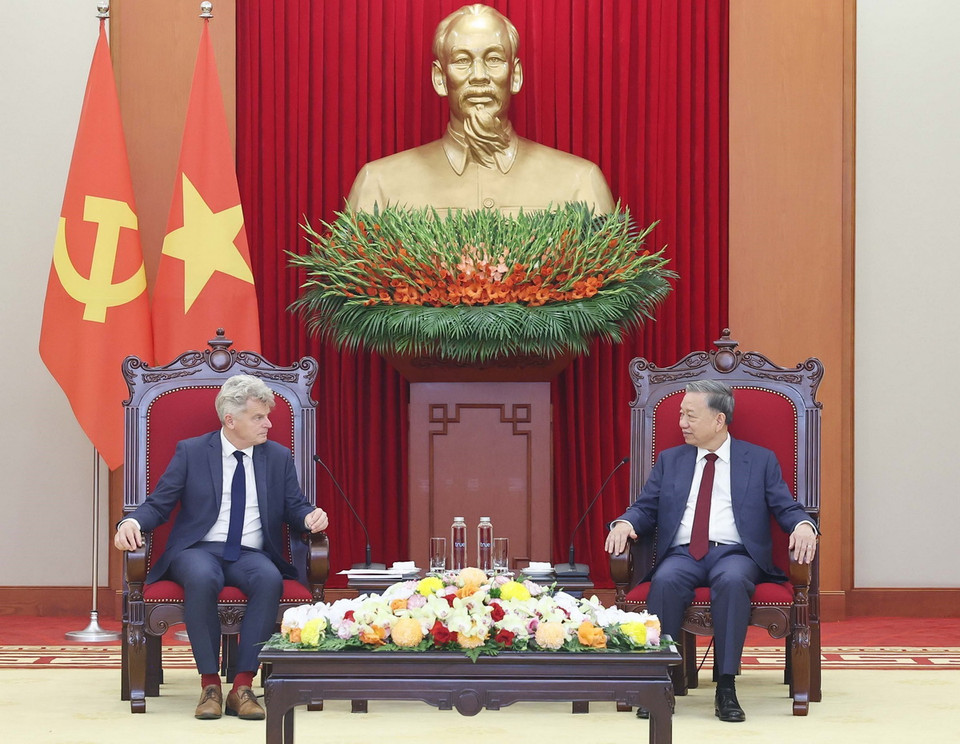 Tổng Bí thư Tô Lâm tiếp Bí thư toàn quốc Đảng Cộng sản Pháp Fabien Roussel. (Ảnh: Thống Nhất/TTXVN)