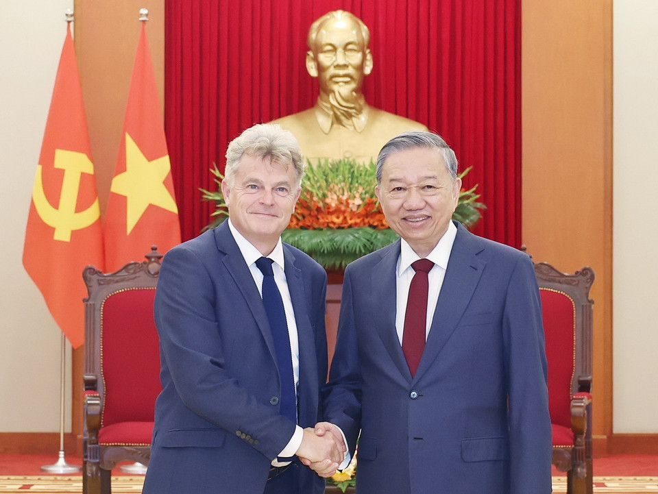 Tổng Bí thư Tô Lâm tiếp Bí thư toàn quốc Đảng Cộng sản Pháp Fabien Roussel. (Ảnh: Thống Nhất/TTXVN)