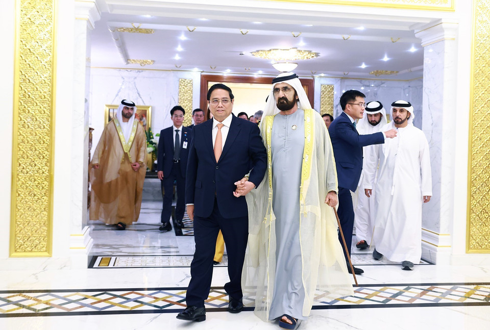 Thủ tướng Phạm Minh Chính và Phó Tổng thống, Thủ tướng UAE Sheikh Mohammed bin Rashid Al. (Ảnh: Dương Giang/TTXVN)