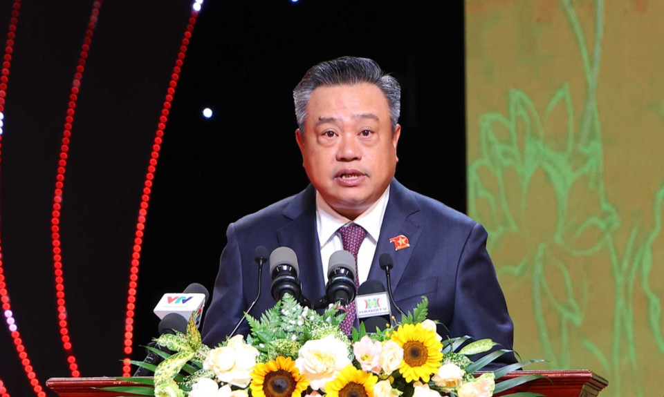 Chủ tịch Ủy ban Nhân dân, Chủ tịch Hội đồng Thi đua- Khen thưởng thành phố Hà Nội Trần Sỹ Thanh phát biểu khai mạc và phát động phong trào thi đua năm 2025. (Ảnh: Văn Điệp/TTXVN)