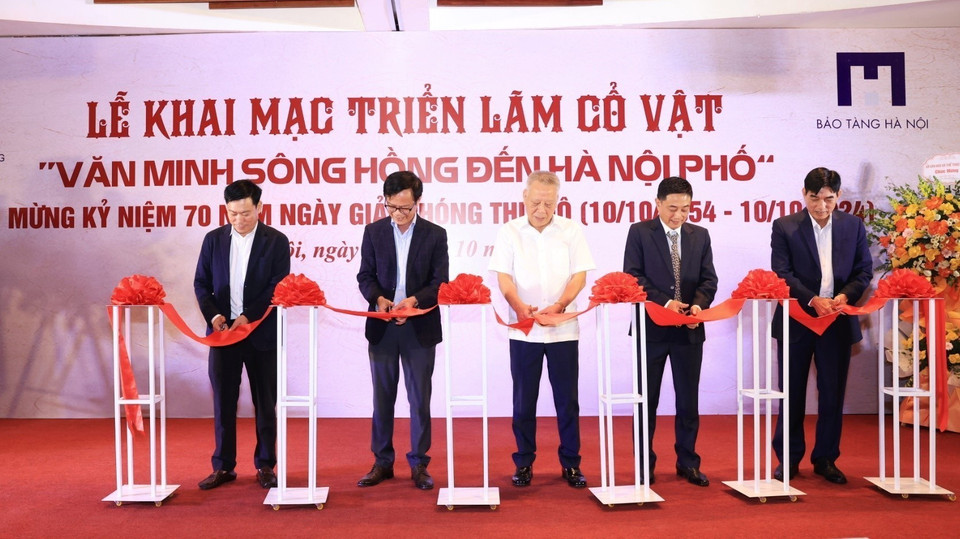 Lễ cắt băng khai mạc Triển lãm. (Ảnh: Phương Anh/ TTXVN phát)