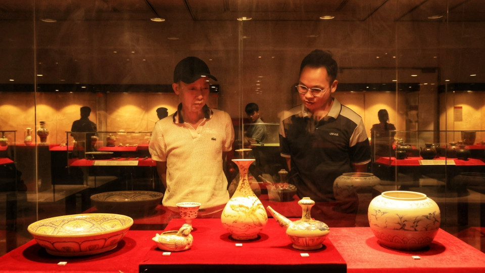Triển lãm cổ vật tại Bảo tàng Hà Nội thu hút giới sưu tầm cổ vật trong cả nước. (Ảnh: Tuấn Anh/TTXVN)