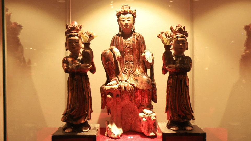 Các cổ vật được trưng bày tại Triển lãm. (Ảnh: Tuấn Anh/ TTXVN)