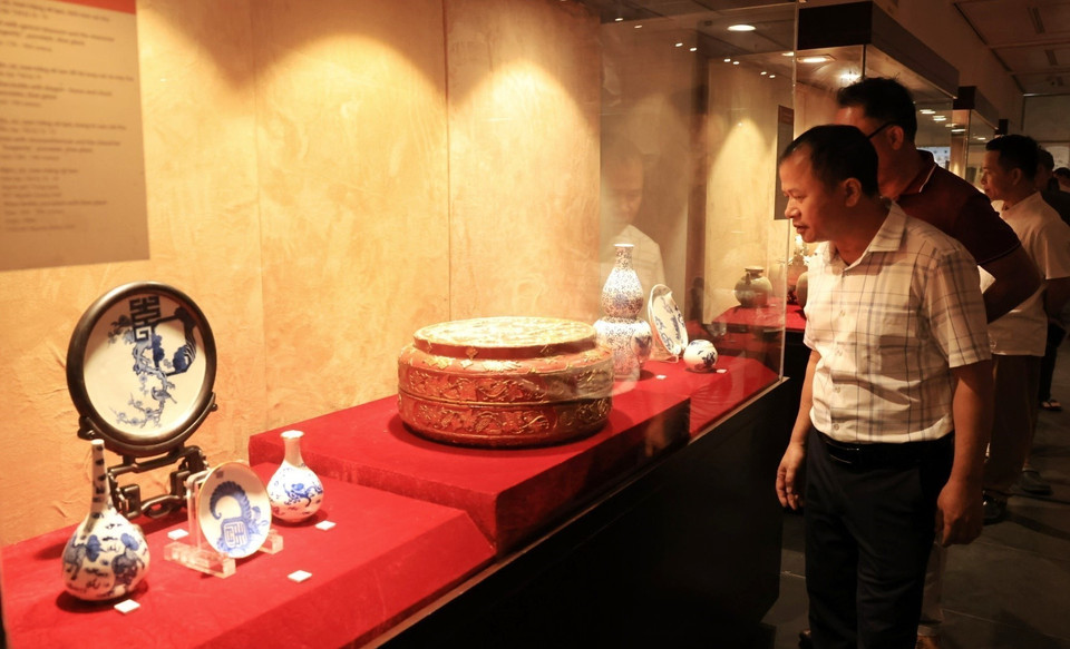 Các cổ vật được trưng bày tại Triển lãm. (Ảnh: Tuấn Anh/ TTXVN)