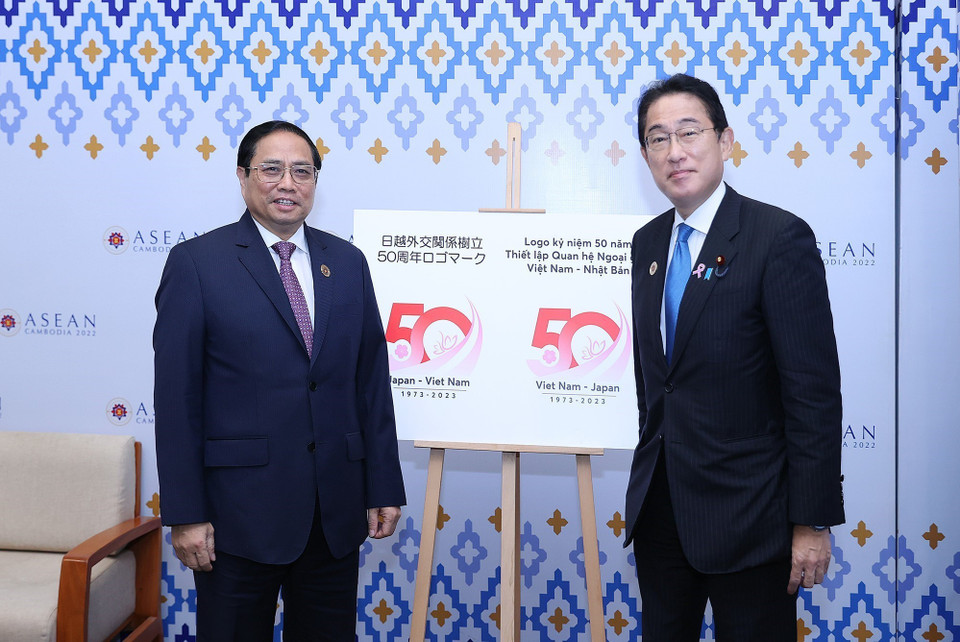 Thủ tướng Phạm Minh Chính gặp Thủ tướng Nhật Bản Kishida Fumio. (Ảnh: Dương Giang/TTXVN)