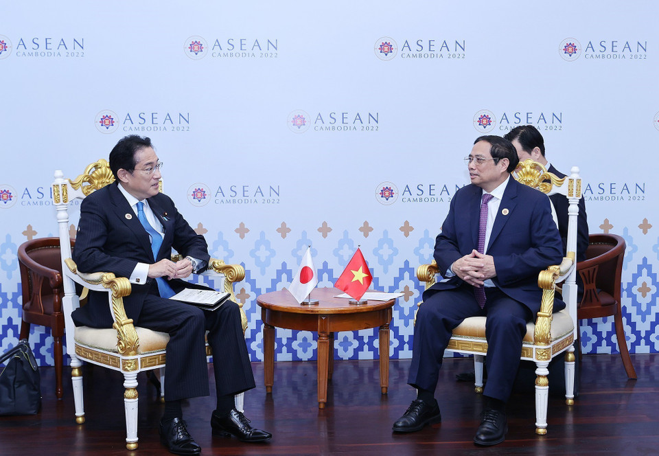 Thủ tướng Phạm Minh Chính gặp Thủ tướng Nhật Bản Kishida Fumio. (Ảnh: Dương Giang/TTXVN)