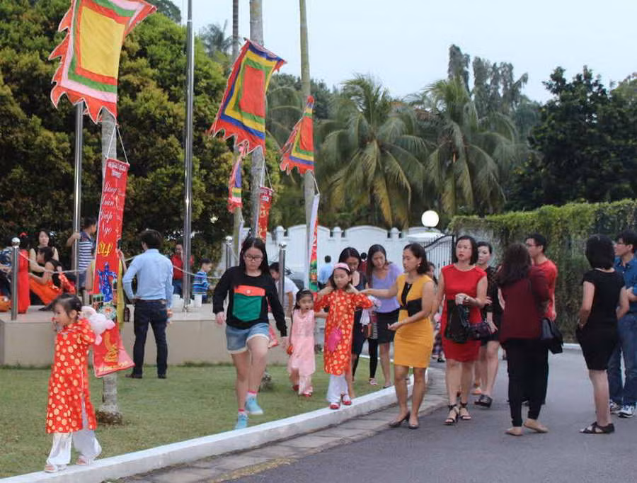 Không khí Tết tràn ngập. (Ảnh: Lê Hải/Singapore) 