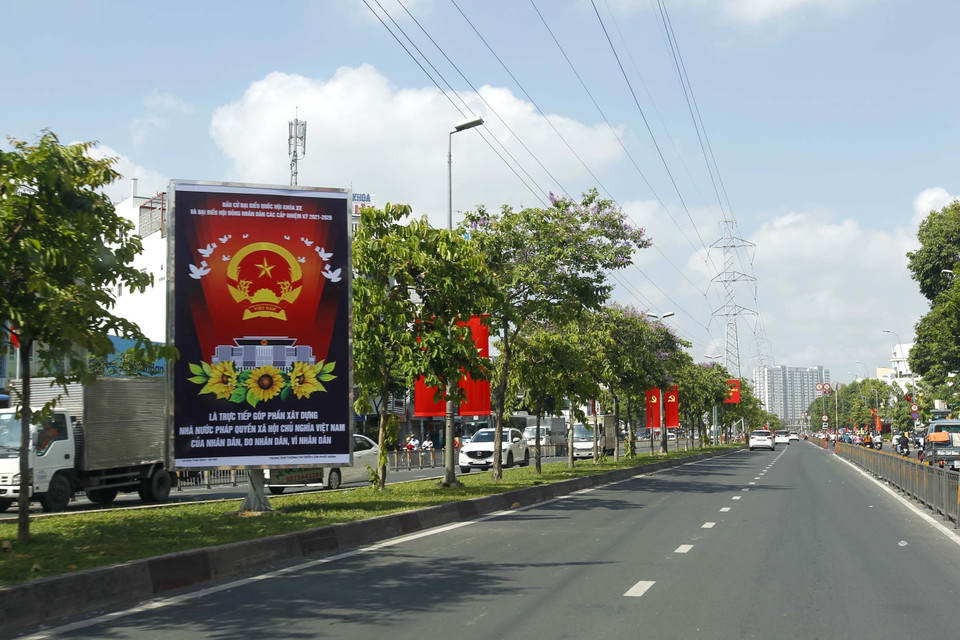 Panô, ápphích được đặt bên đường Kinh Dương Vương, quận Bình Tân. (Ảnh: Thanh Vũ/TTXVN)