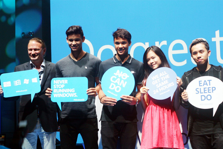 Những đại sứ hệ điều hành mới nhất của Microsoft tại Singapore. (Ảnh: T.H/Vietnam+)