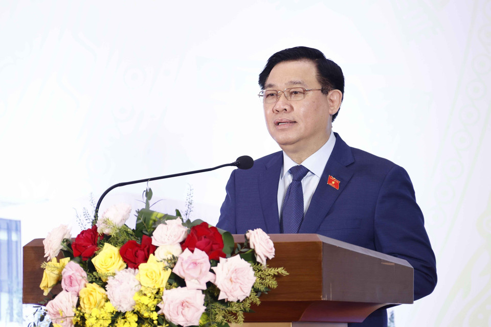 Chủ tịch Quốc hội Vương Đình Huệ phát biểu tại buổi gặp mặt các đại biểu Quốc hội khóa XV là nhà khoa học. (Ảnh: Doãn Tấn/TTXVN)