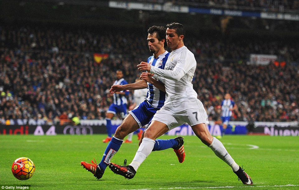 Ronaldo ở trận này không có bàn thắng nào, nhưng đã góp hai pha kiến tạo...