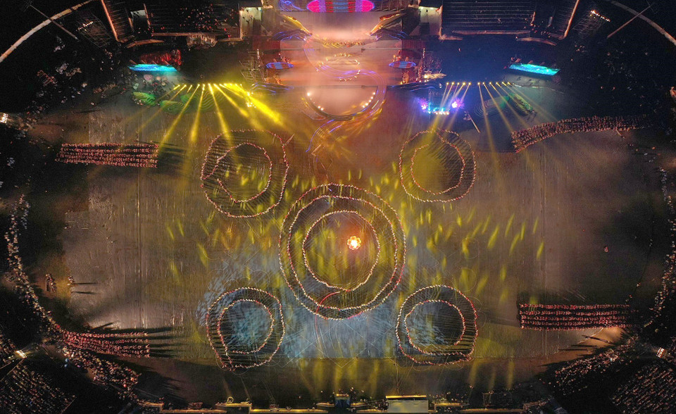 Chương trình nghệ thuật đặc biệt với chủ đề “Xoè Thái- Tinh hoa miền di sản”. (Ảnh: TTXVN)