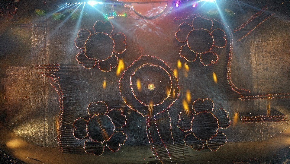 Chương trình nghệ thuật đặc biệt với chủ đề “Xoè Thái- Tinh hoa miền di sản”. (Ảnh: TTXVN phát)