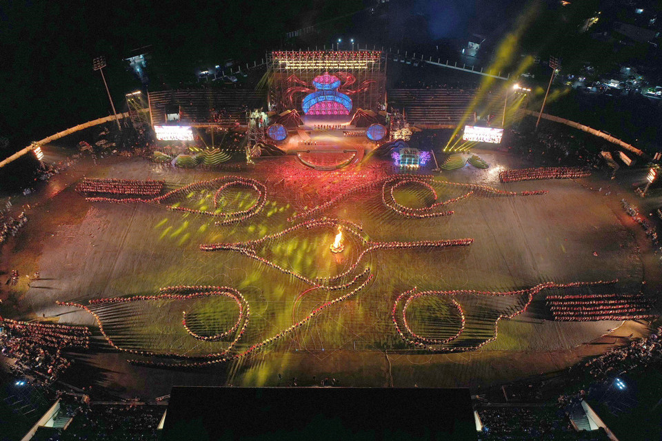 Chương trình nghệ thuật đặc biệt với chủ đề “Xoè Thái- Tinh hoa miền di sản”. (Ảnh: TTXVN)