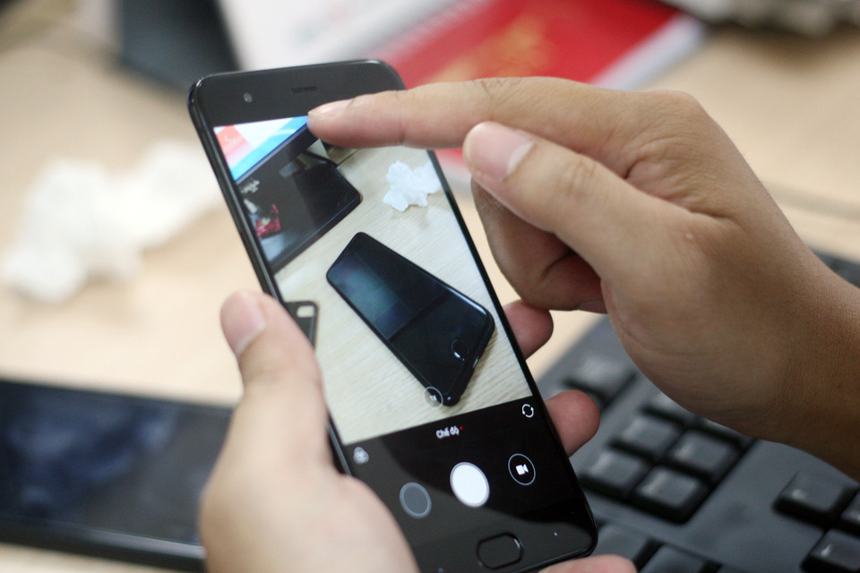 Máy có hiệu ứng xóa phông khá đẹp.