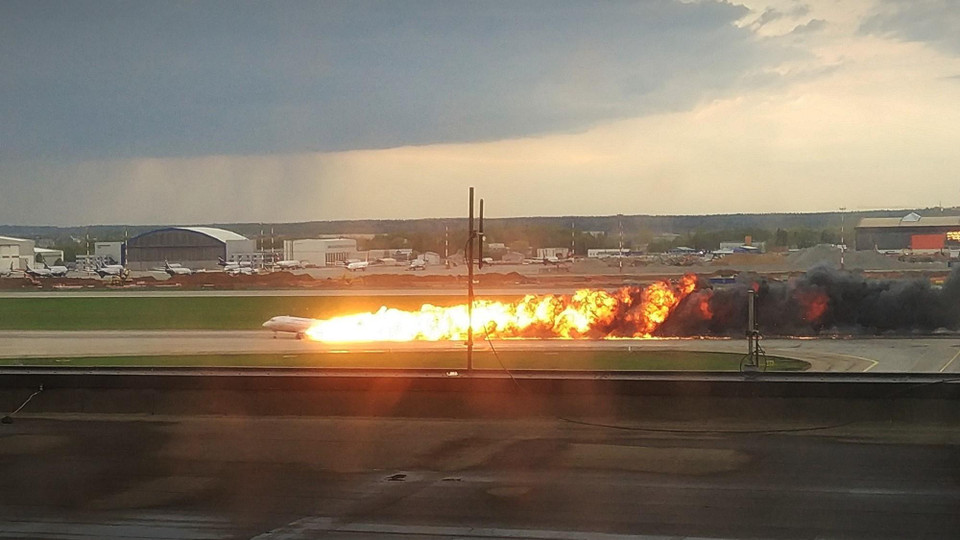 Đây là chiếc máy bay Sukhoi Superjet 100 của hãng hàng không Aeroflot. (Ảnh: AP/TTXVN)