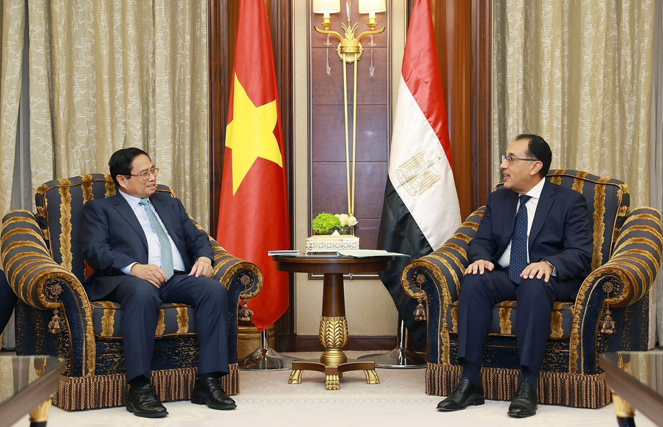 Thủ tướng Phạm Minh Chính gặp Thủ tướng Ai Cập Mostafa Madbouly. (Ảnh: Dương Giang/TTXVN)