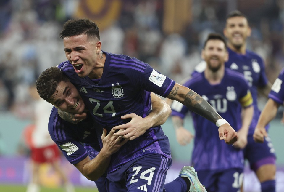 Argentina đã trở lại sau trận thua sốc Saudi Arabia bằng hai chiến thắng liên tiếp để đi tiếp ở ngôi đầu bảng C. (Nguồn: AFP)