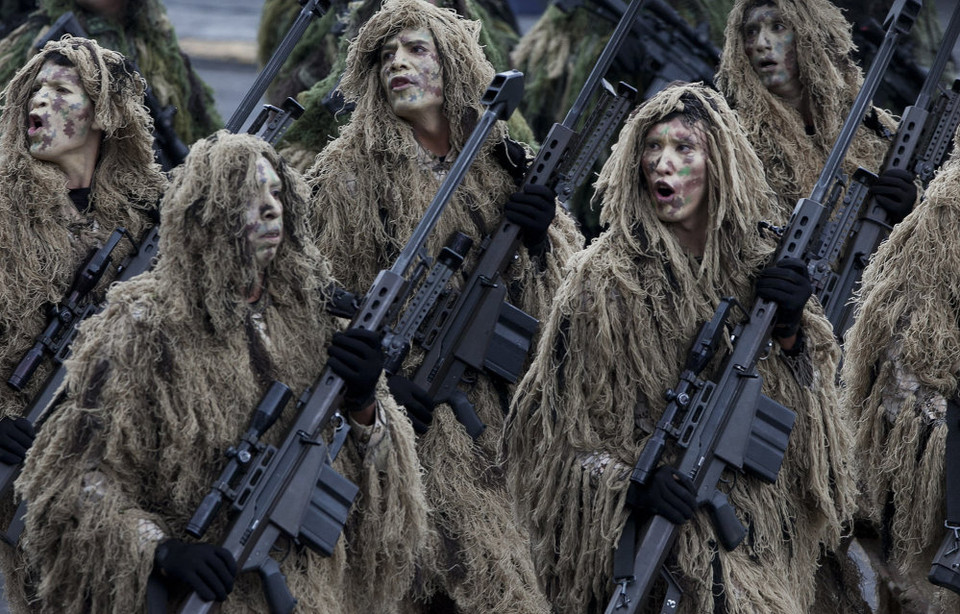 Binh lính Mexico diễu hành trong ngày Độc lập tại quảng trường chính của thủ đô Mexico City. (Nguồn: AP)