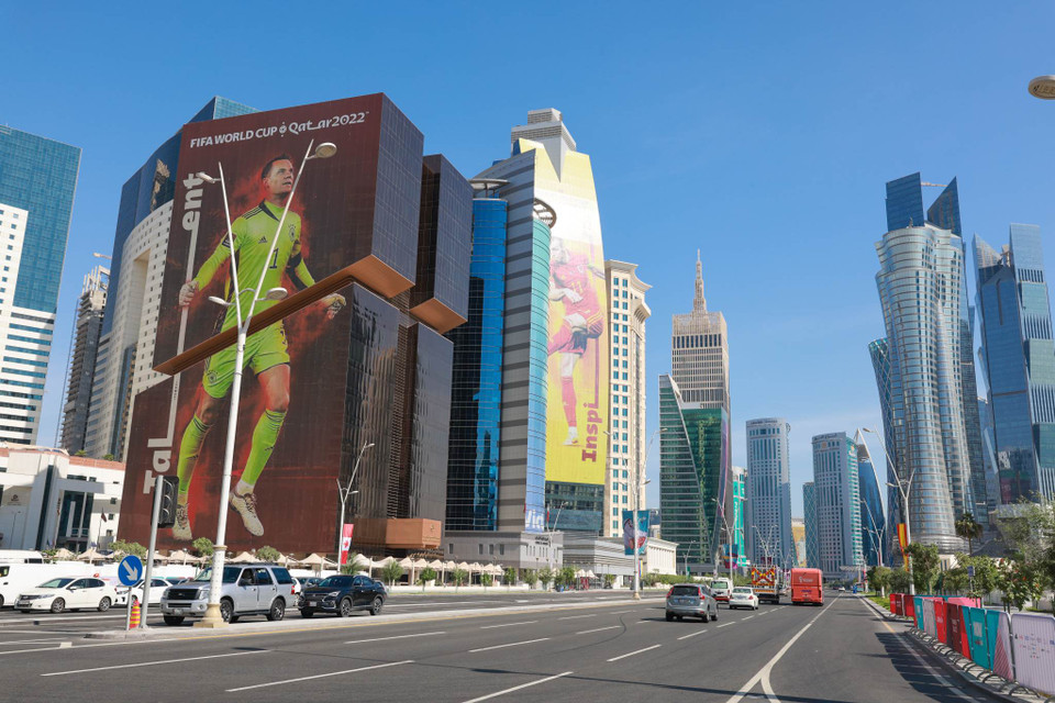Đường phố ở Doha trang hoàng cho ngày hội bóng đá lớn nhất hành tinh. (Ảnh: Vietnam+)
