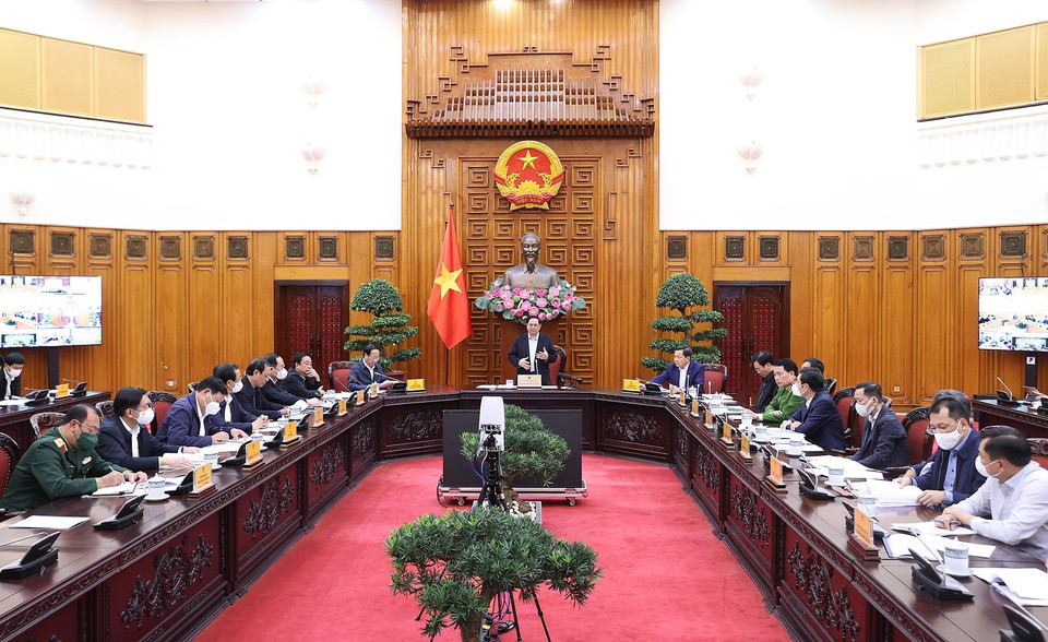  Thủ tướng Phạm Minh Chính chủ trì cuộc họp với các tỉnh khu vực miền Trung và Tây Nguyên tại điểm cầu Chính phủ. (Ảnh: Dương Giang/TTXVN)