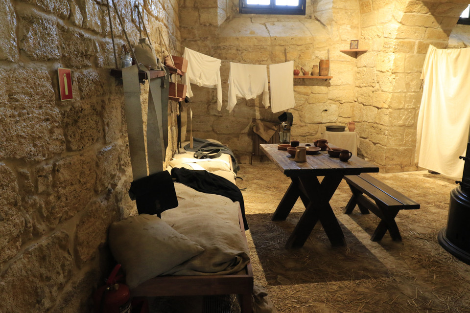 Khu vực sinh hoạt của các chiến binh bảo vệ pháo đài. (Ảnh: Trần Hiếu/TTXVN)