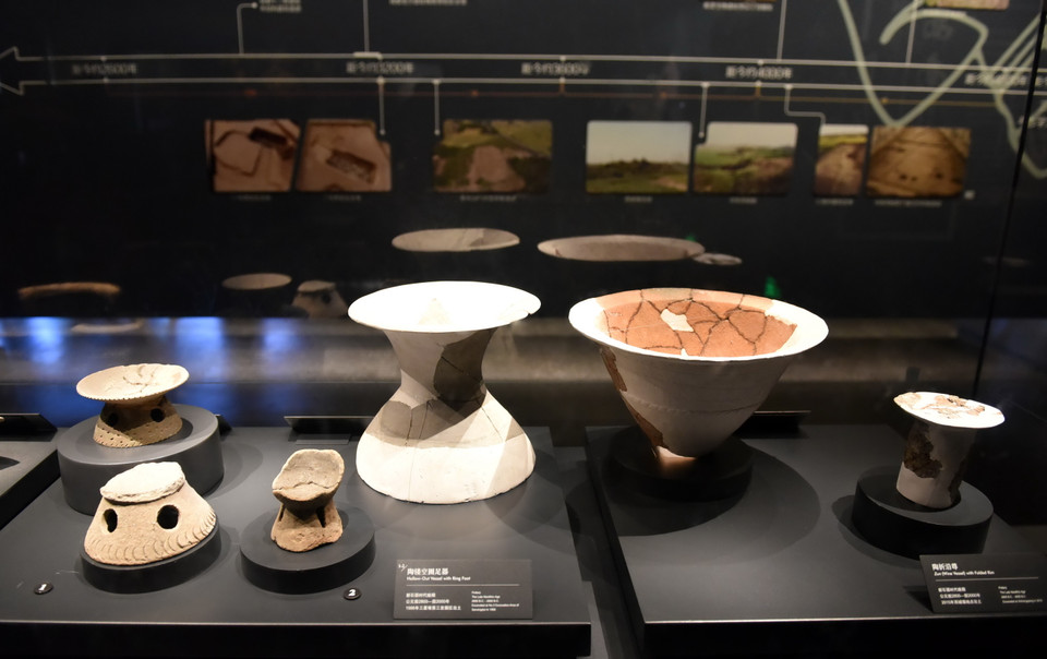 Viện bảo tàng trưng bày hàng nghìn di vật khảo cổ đồ gốm, đồ ngọc và đồ đồng, miêu tả hết sức sinh động về đời sống văn hóa, tín ngưỡng và trình độ kỹ thuật của người cổ đại Trung Quốc cách đây hàng nghìn năm. (Ảnh: Tiến Trung/Vietnam+)