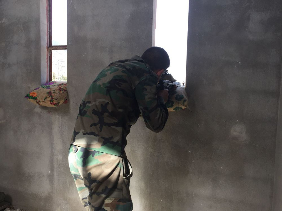 Binh sỹ này cũng cho biết 'Chúng tôi đang chiến đấu để giành lại từng ngôi nhà, kẻ thù rất ngoan cố.​'(Nguồn: sputniknews.com)