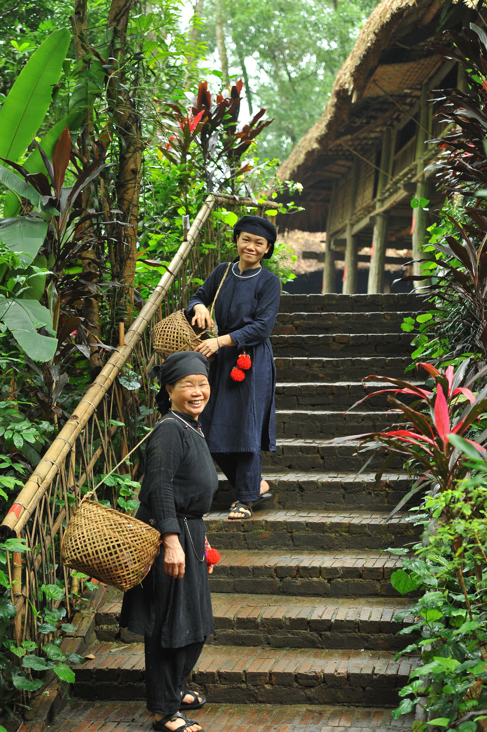 Cuộc sống của bà con dân tộc ở đây vẫn giữ được bản sắc văn hóa dân tộc truyền thống. (Ảnh: Minh Đức/TTXVN)