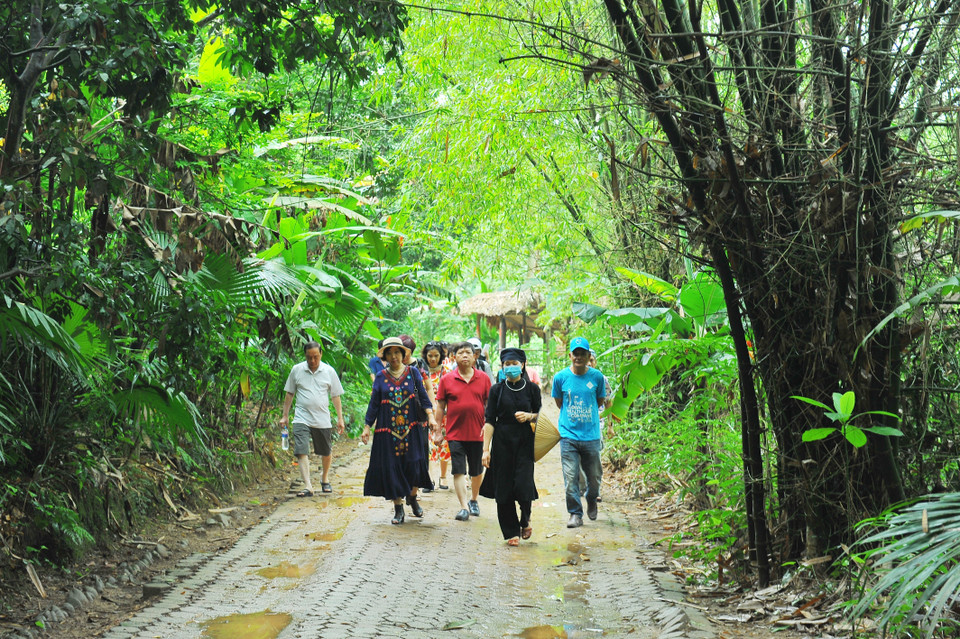 Hàng vạn người từ hơn 30 quốc gia trên thế giới, đã 'lạc' đến nơi này để cảm nhận những điều giản dị mà rất lạ và để rồi mãi luyến nhớ khi rời xa. (Ảnh: Minh Đức/TTXVN)